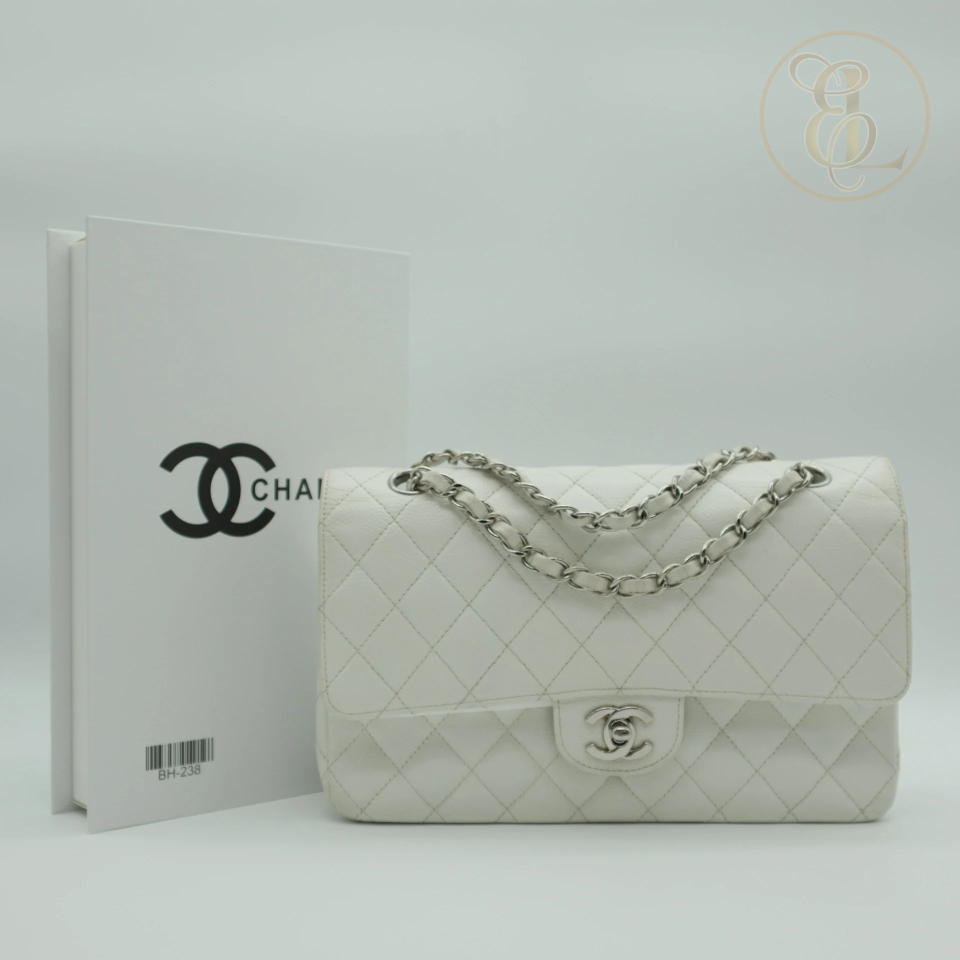 CHANEL 2wayバッグ ホワイト シルバー CLASSIC DOUBLE FLAP IN WHITE QUILTED CAVIAR SILVER HARDWARE